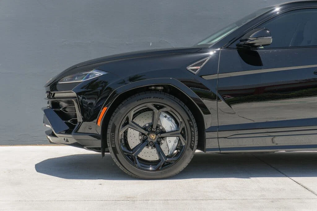 2026 Lamborghini Urus SE - Image 18 of 31