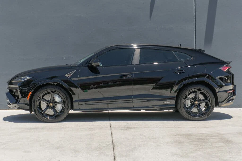 2026 Lamborghini Urus SE - Image 2 of 31