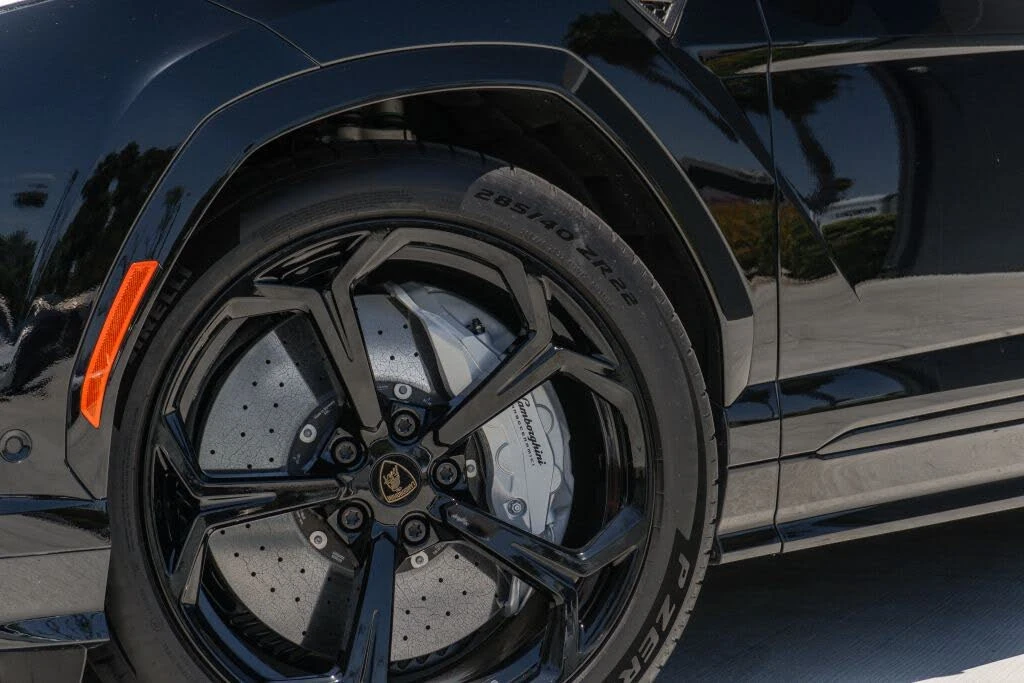 2026 Lamborghini Urus SE - Image 26 of 31