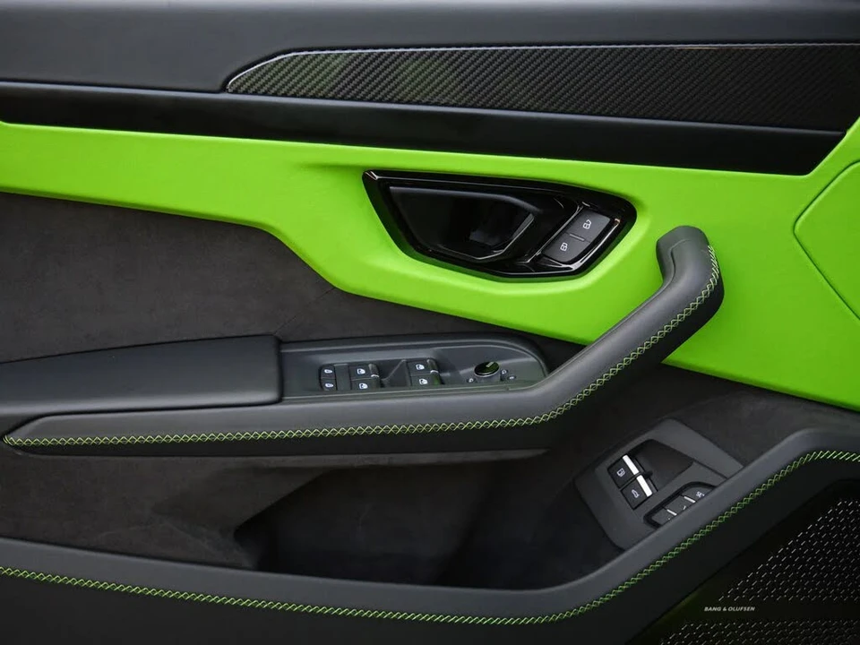 2026 Lamborghini Urus SE - Image 18 of 30