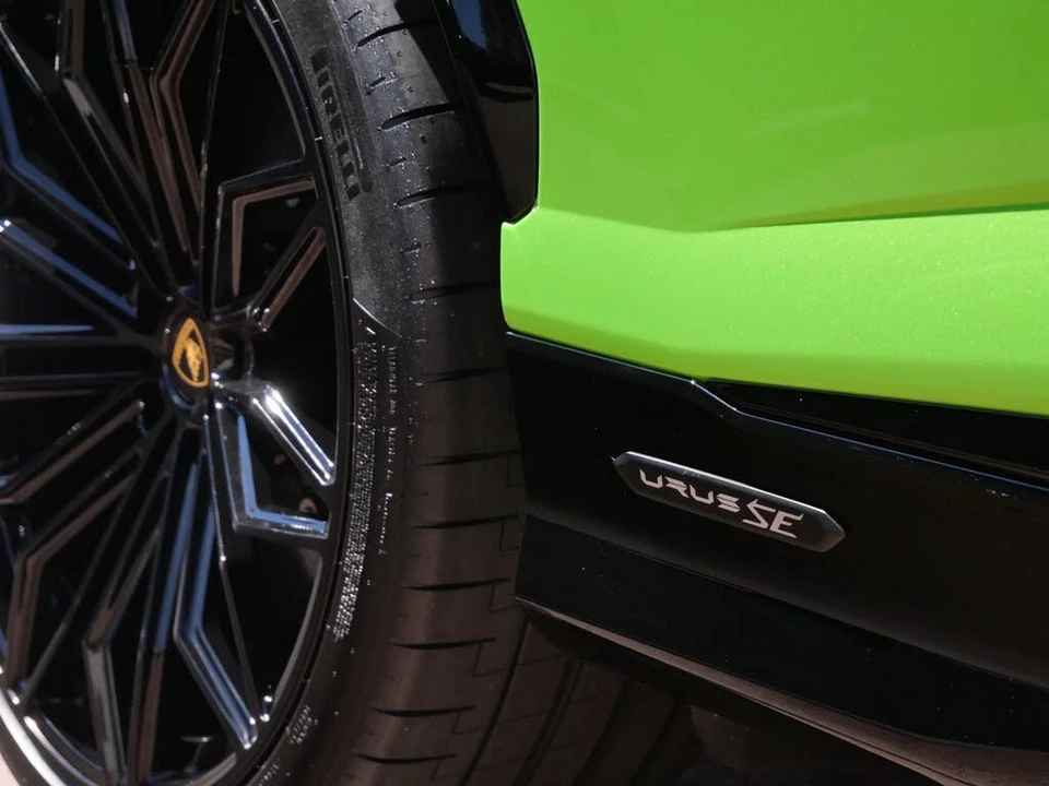 2026 Lamborghini Urus SE - Image 12 of 30