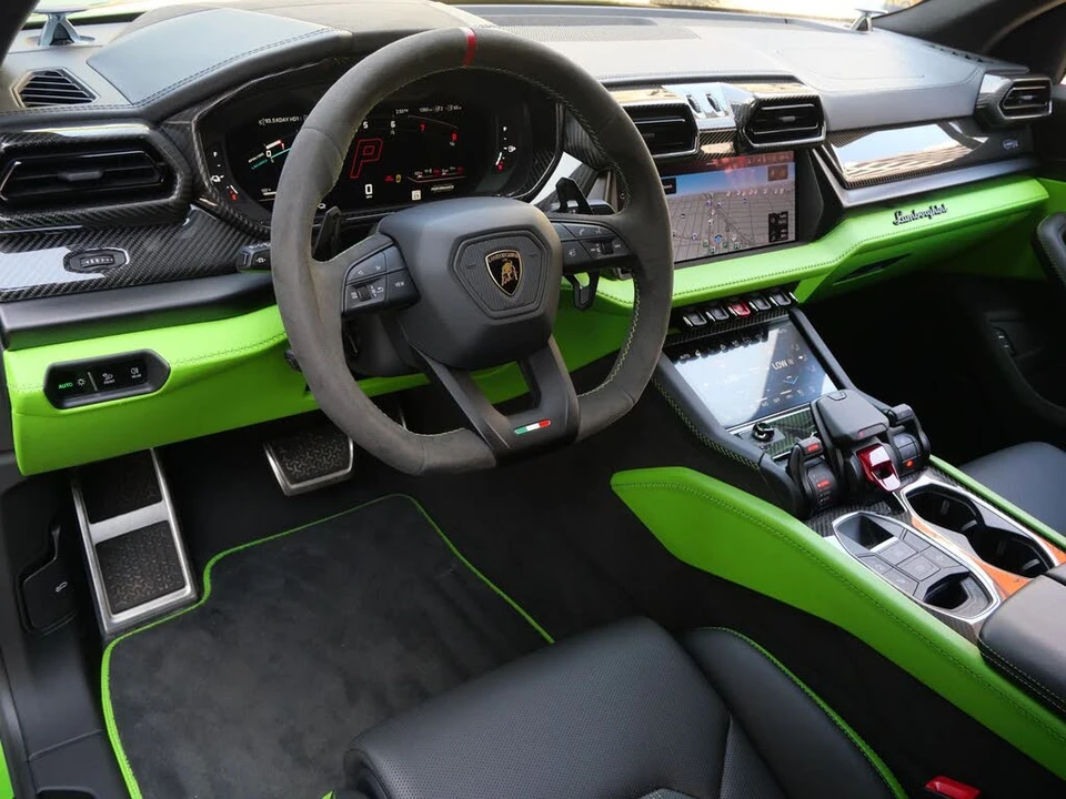 2026 Lamborghini Urus SE - Image 15 of 30