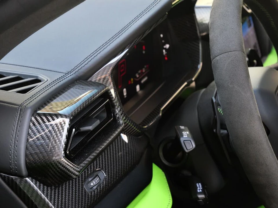 2026 Lamborghini Urus SE - Image 20 of 30