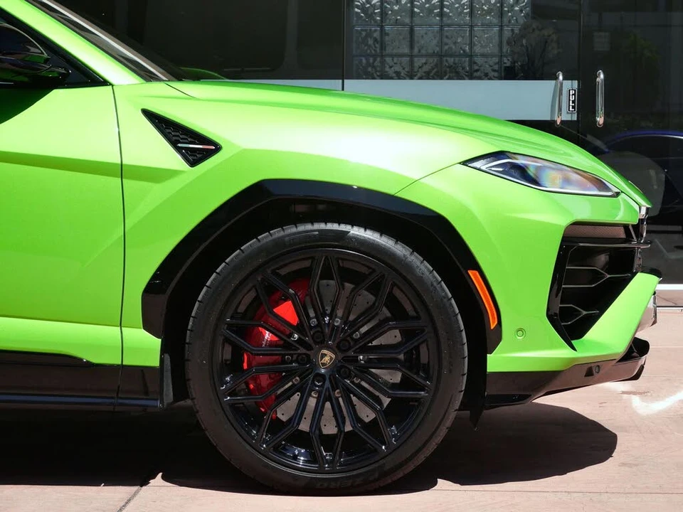 2026 Lamborghini Urus SE - Image 9 of 30