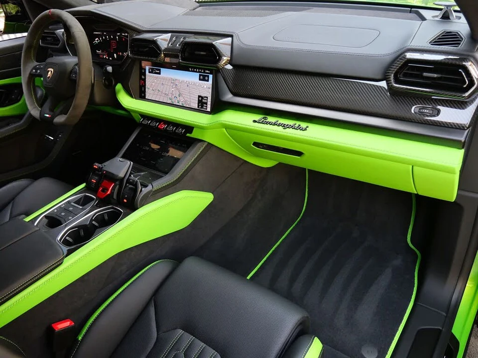 2026 Lamborghini Urus SE - Image 28 of 30