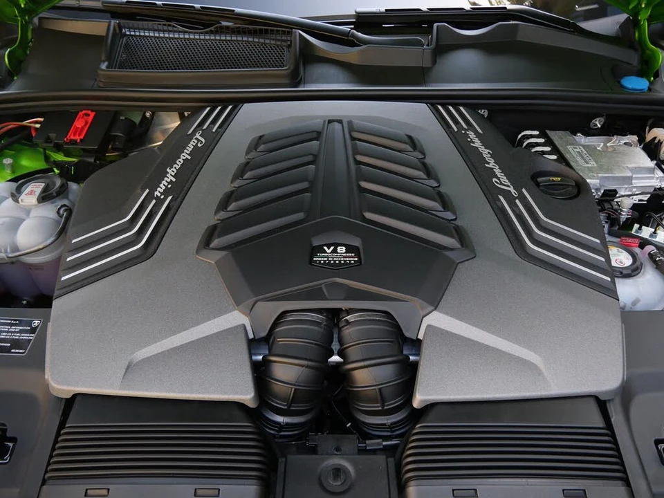 2026 Lamborghini Urus SE - Image 29 of 30