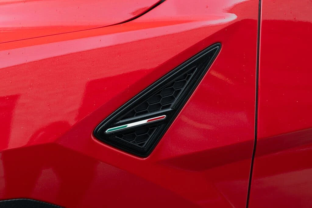 2026 Lamborghini Urus SE - Image 10 of 31