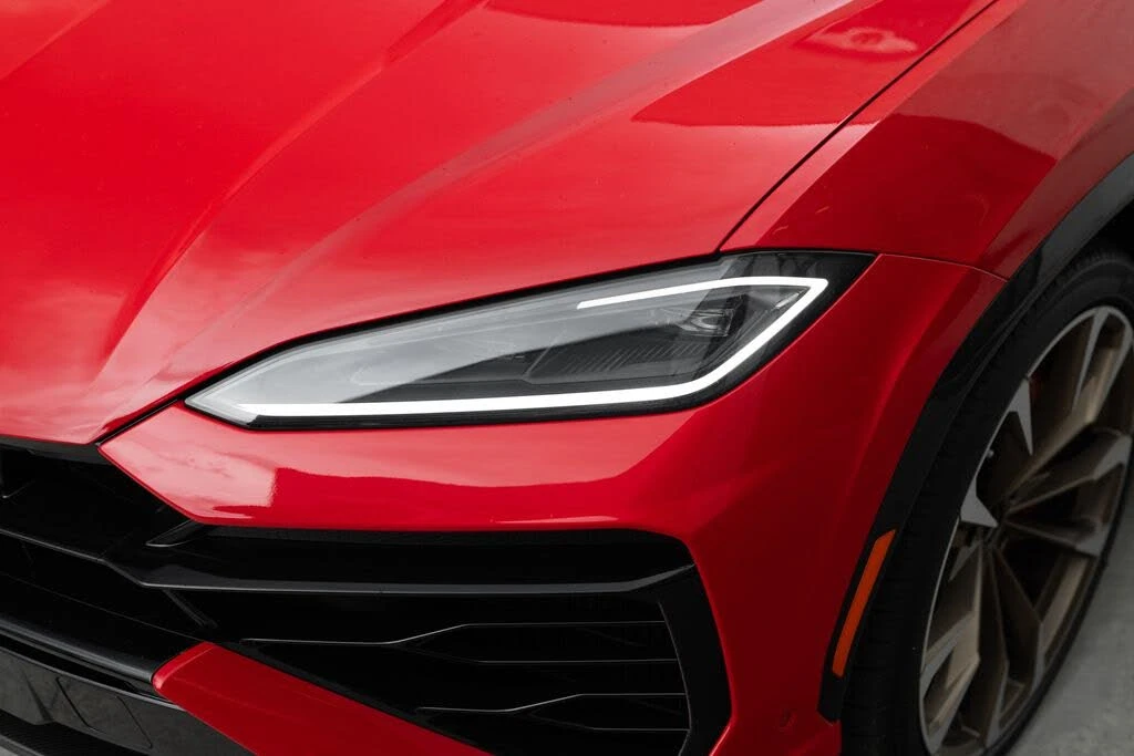 2026 Lamborghini Urus SE - Image 12 of 31