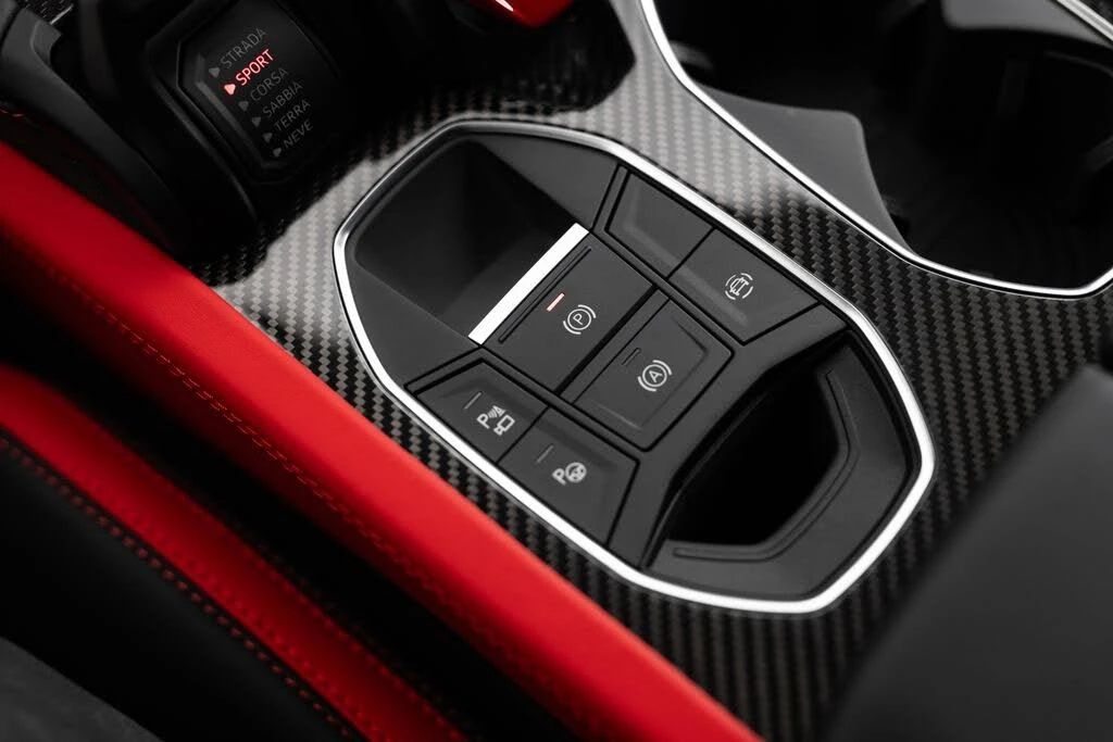 2026 Lamborghini Urus SE - Image 27 of 31