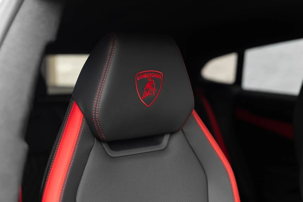 2026 Lamborghini Urus SE - Image 30 of 31