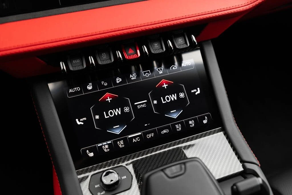 2026 Lamborghini Urus SE - Image 25 of 31