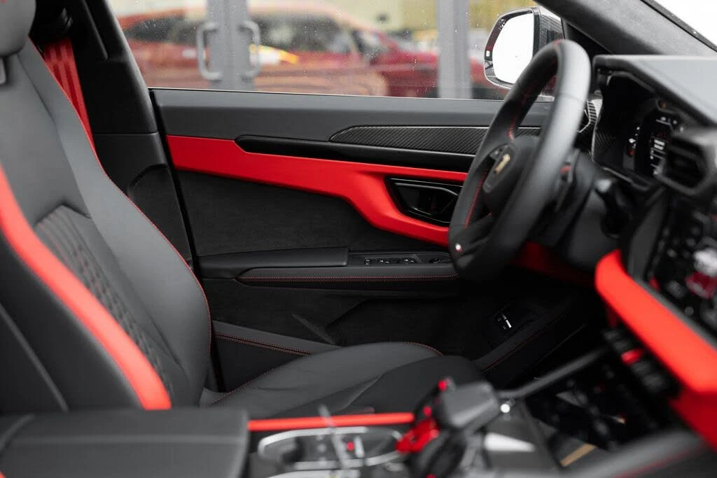 2026 Lamborghini Urus SE - Image 29 of 31