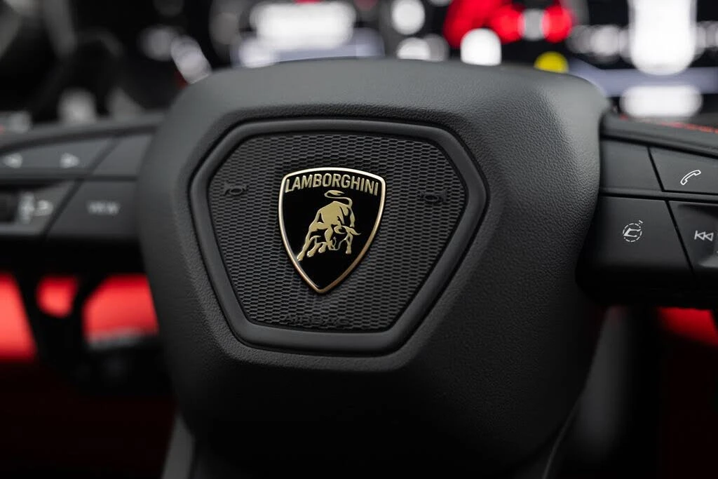 2026 Lamborghini Urus SE - Image 17 of 31