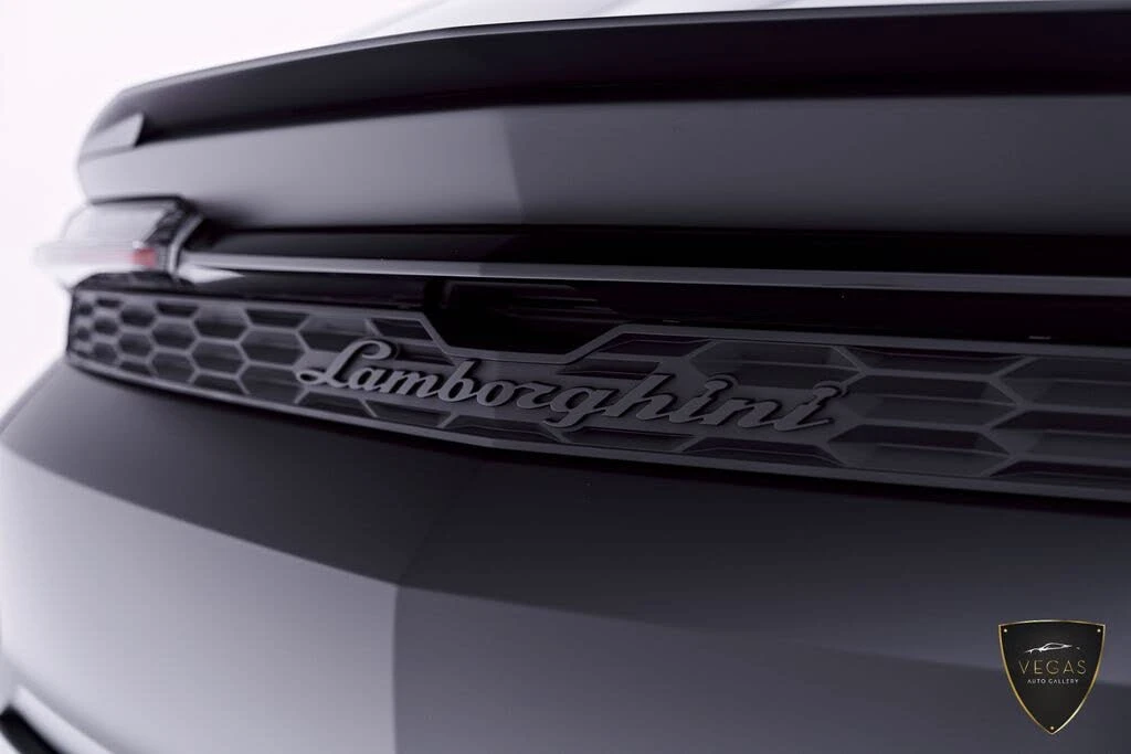 2026 Lamborghini Urus SE - Image 26 of 31