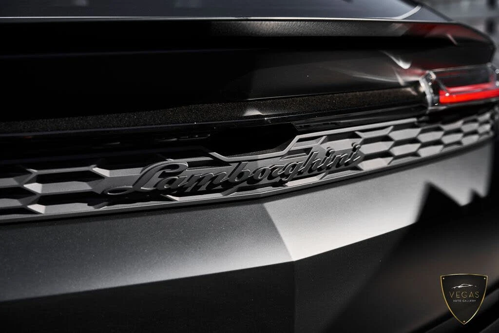 2026 Lamborghini Urus SE - Image 10 of 31
