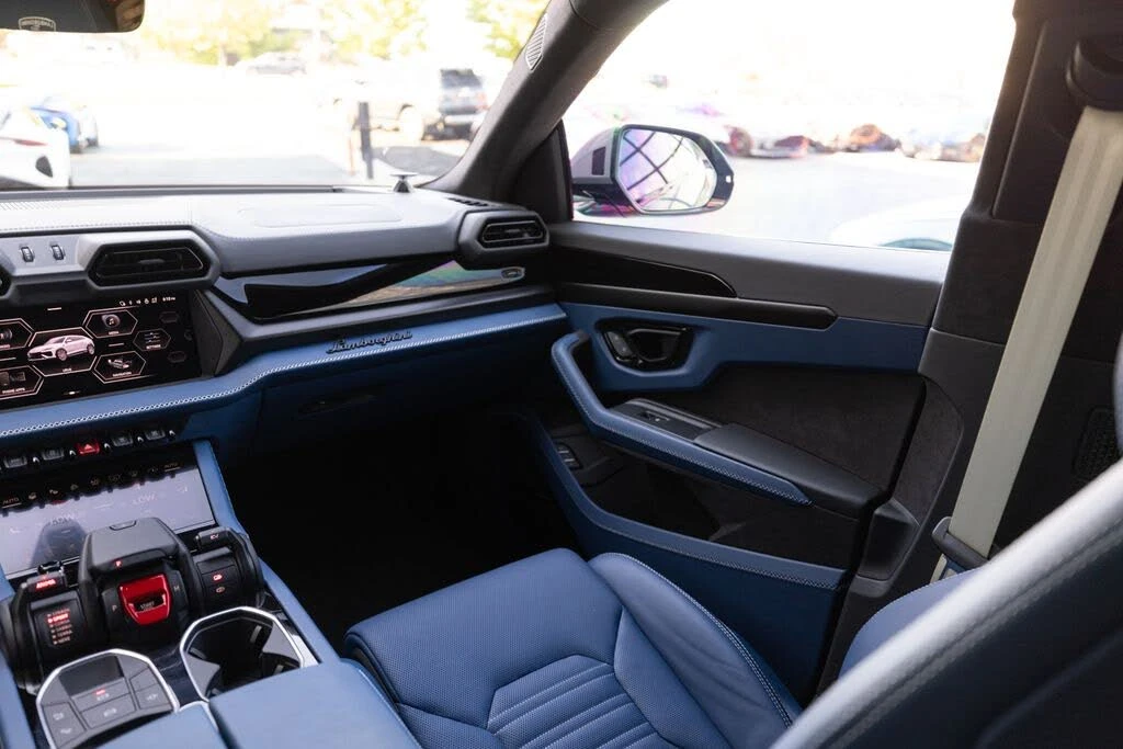2026 Lamborghini Urus SE - Image 22 of 31