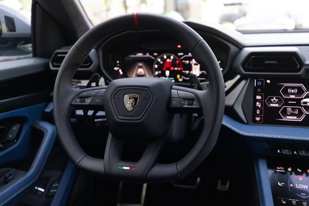 2026 Lamborghini Urus SE - Image 24 of 31