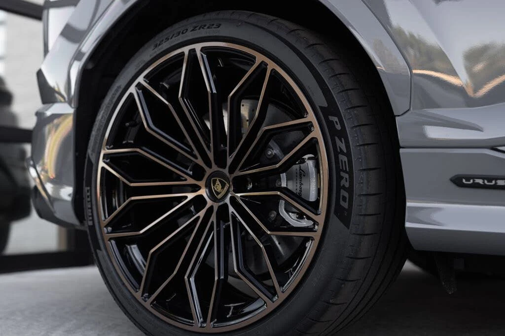 2026 Lamborghini Urus SE - Image 13 of 31