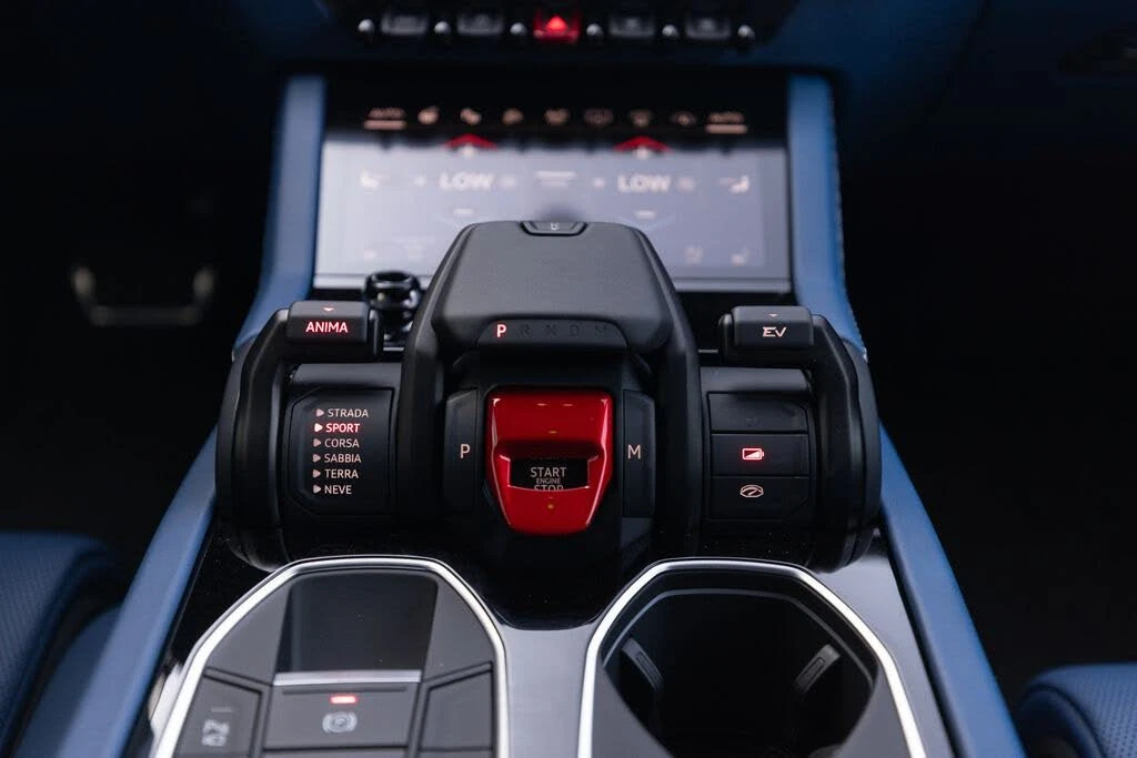 2026 Lamborghini Urus SE - Image 27 of 31