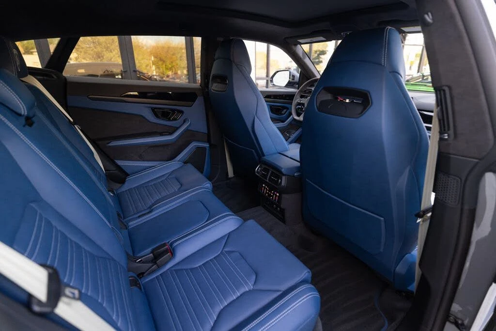 2026 Lamborghini Urus SE - Image 29 of 31