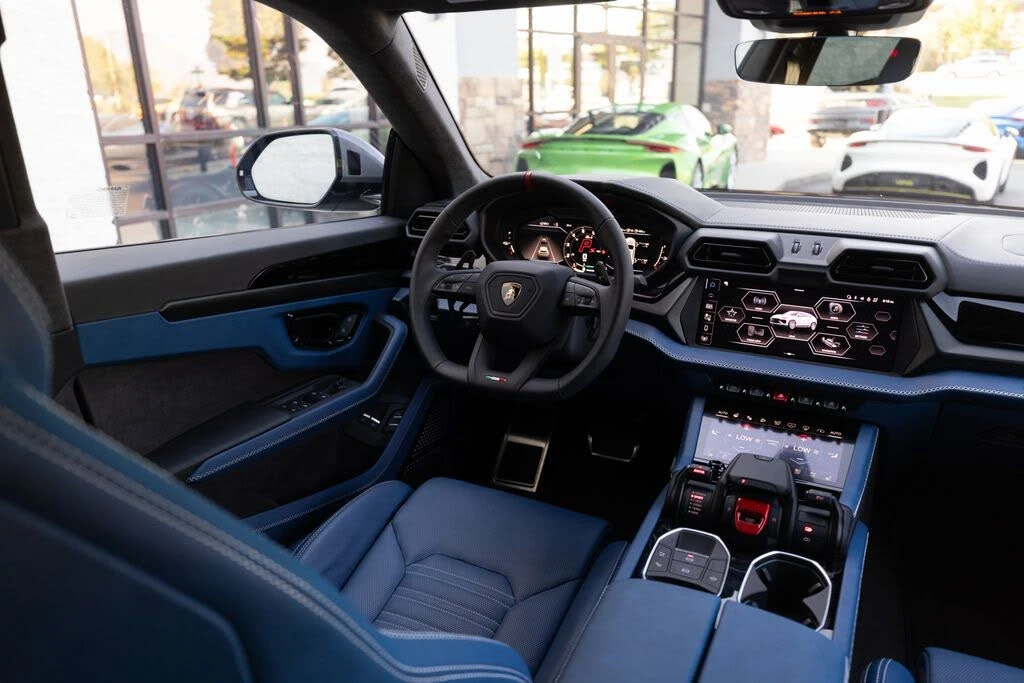 2026 Lamborghini Urus SE - Image 21 of 31