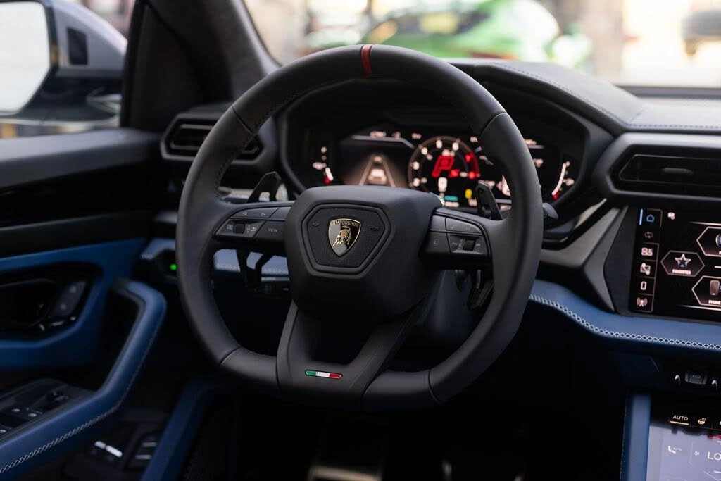 2026 Lamborghini Urus SE - Image 28 of 31