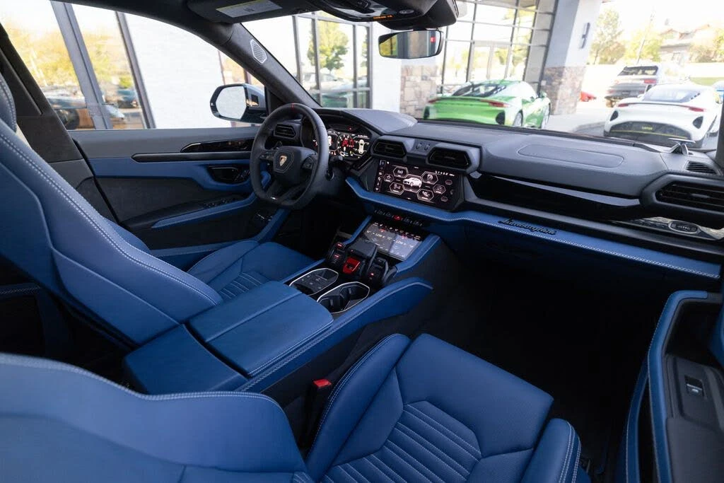 2026 Lamborghini Urus SE - Image 14 of 31