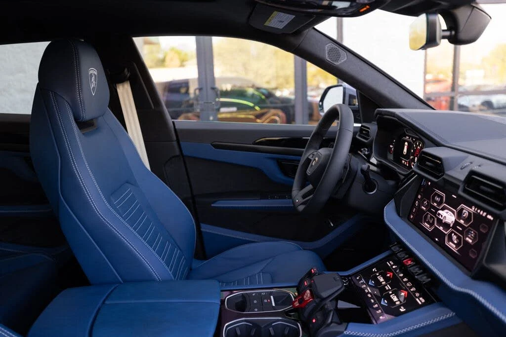 2026 Lamborghini Urus SE - Image 16 of 31