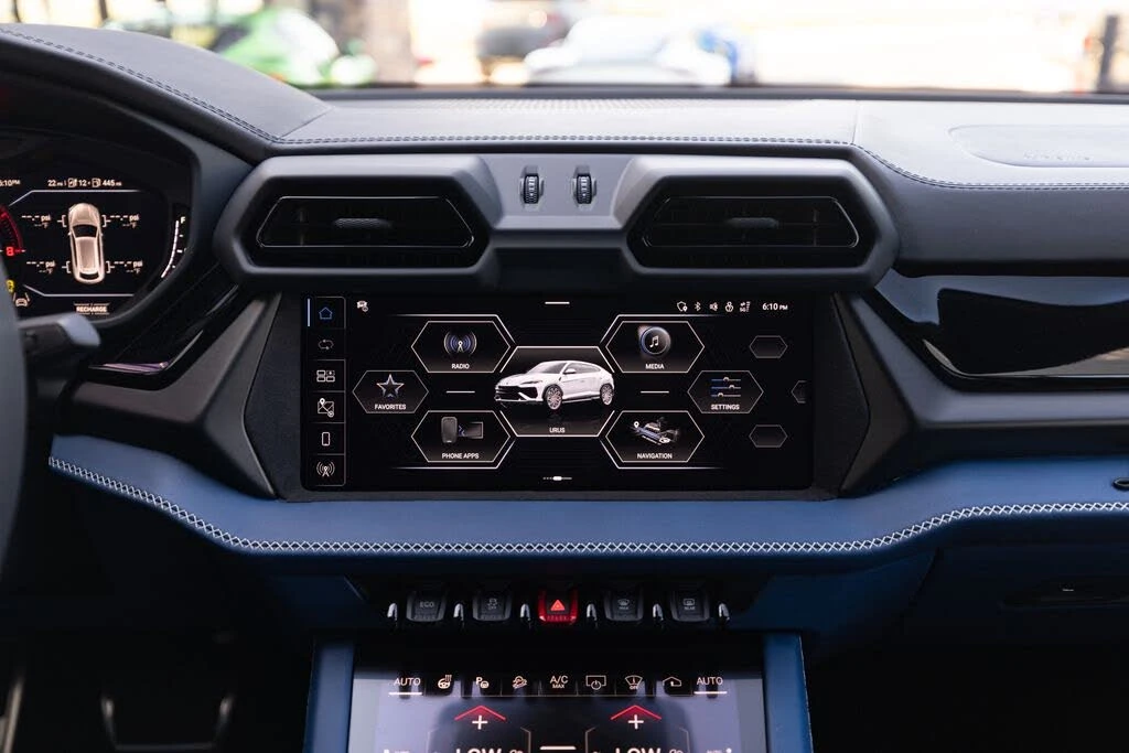 2026 Lamborghini Urus SE - Image 25 of 31