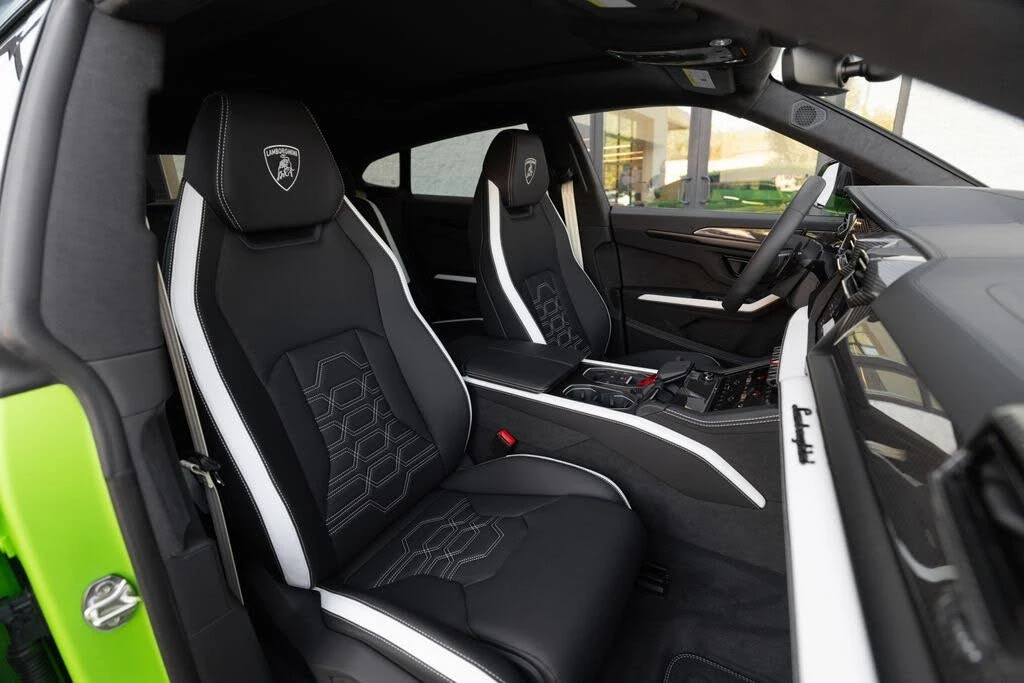 2026 Lamborghini Urus SE - Image 29 of 31