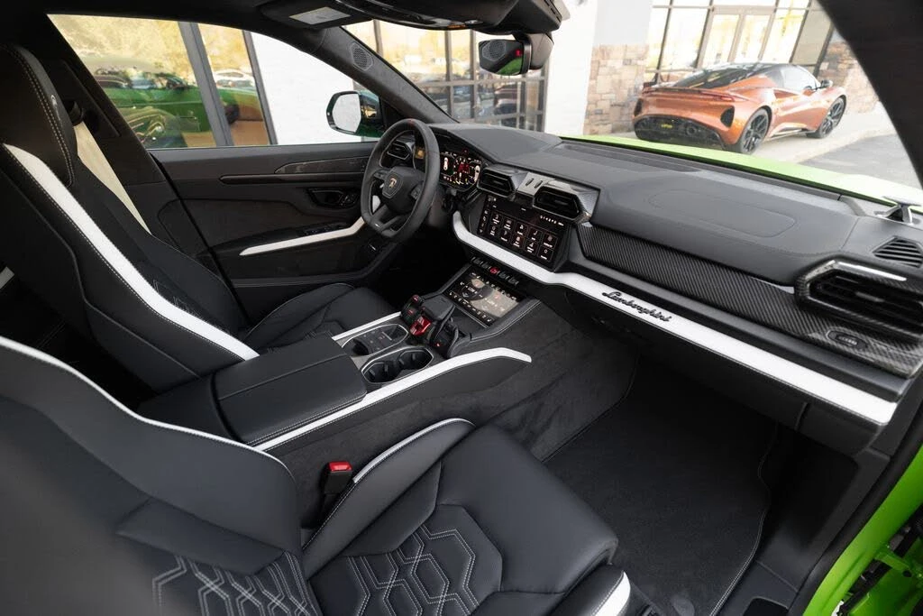 2026 Lamborghini Urus SE - Image 28 of 31