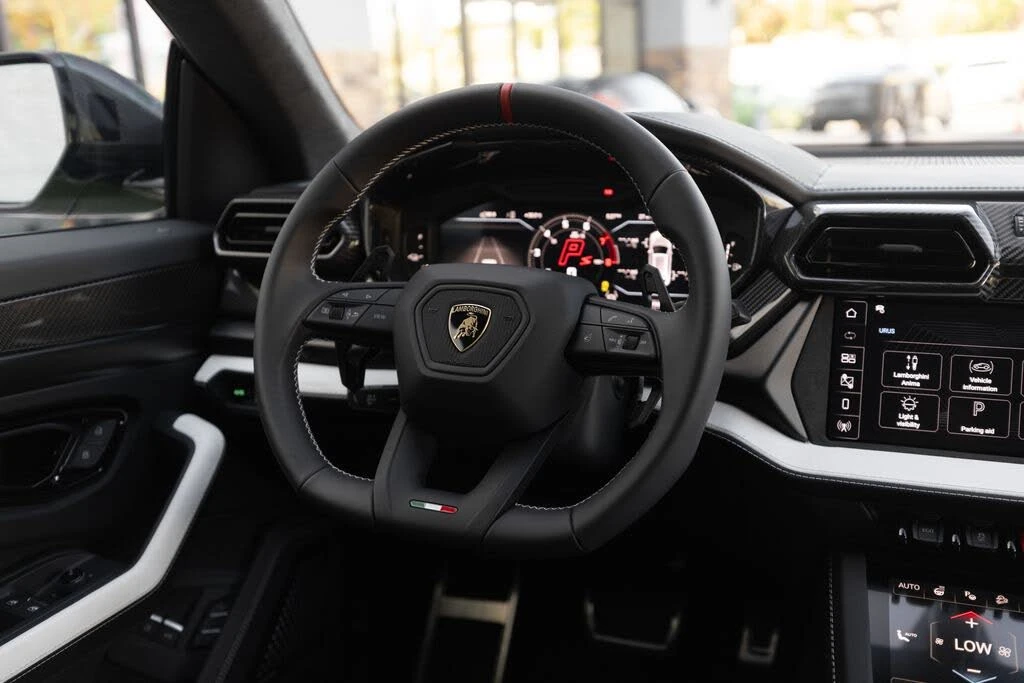 2026 Lamborghini Urus SE - Image 25 of 31