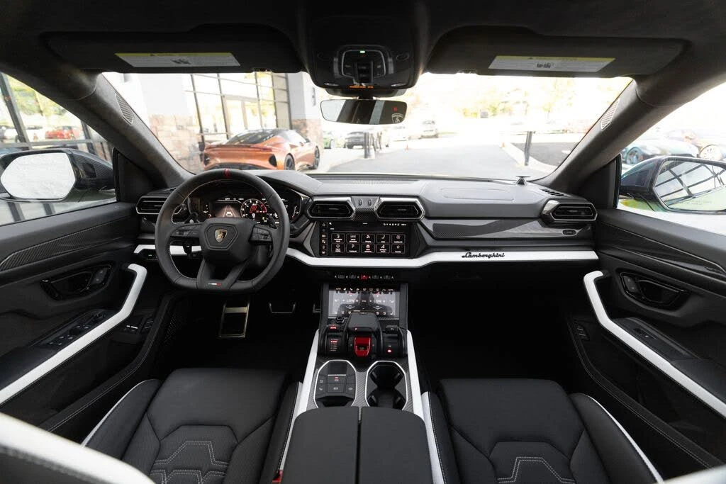 2026 Lamborghini Urus SE - Image 22 of 31