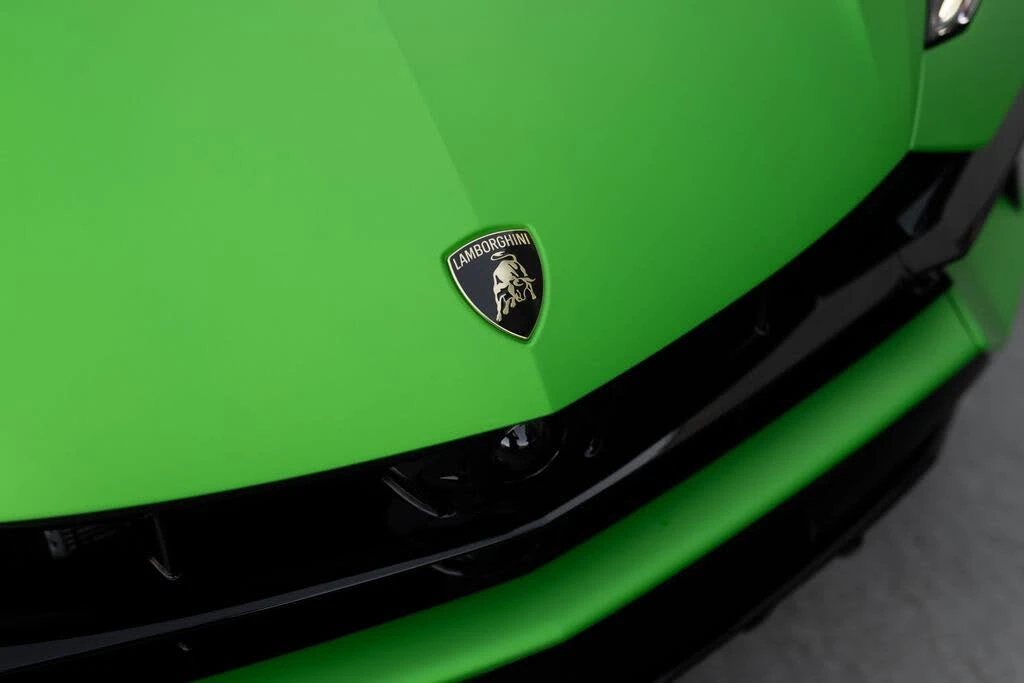 2026 Lamborghini Urus SE - Image 15 of 31