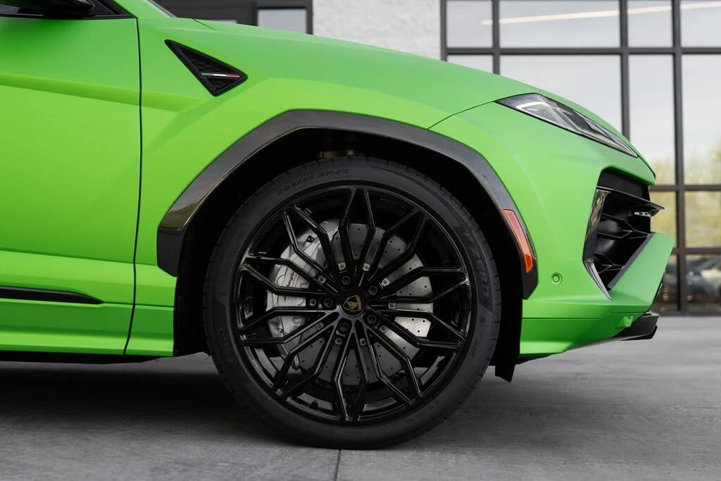2026 Lamborghini Urus SE - Image 9 of 31