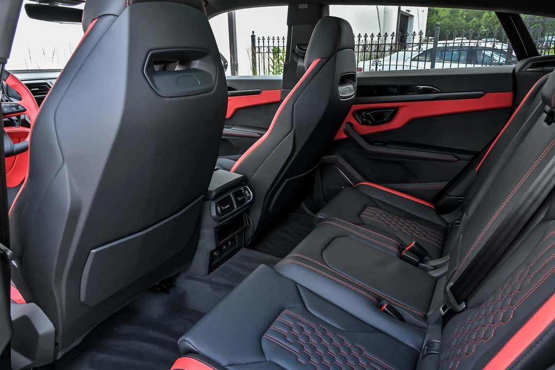 2026 Lamborghini Urus SE - Image 24 of 31