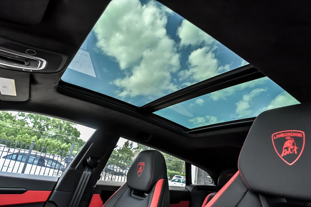 2026 Lamborghini Urus SE - Image 22 of 31