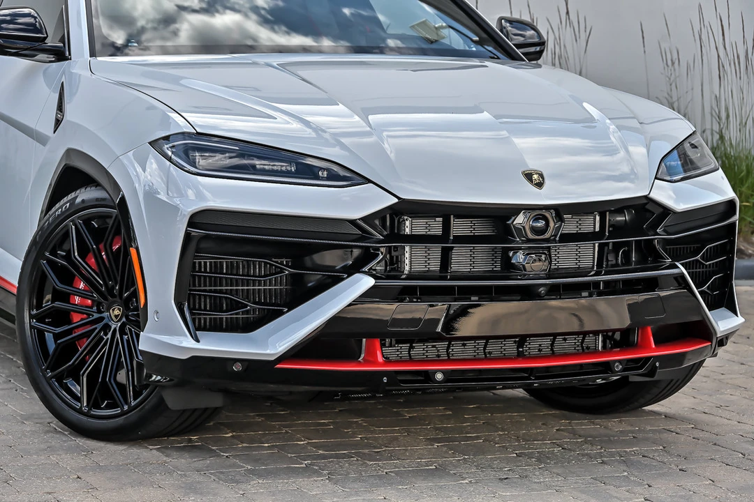2026 Lamborghini Urus SE - Image 2 of 31