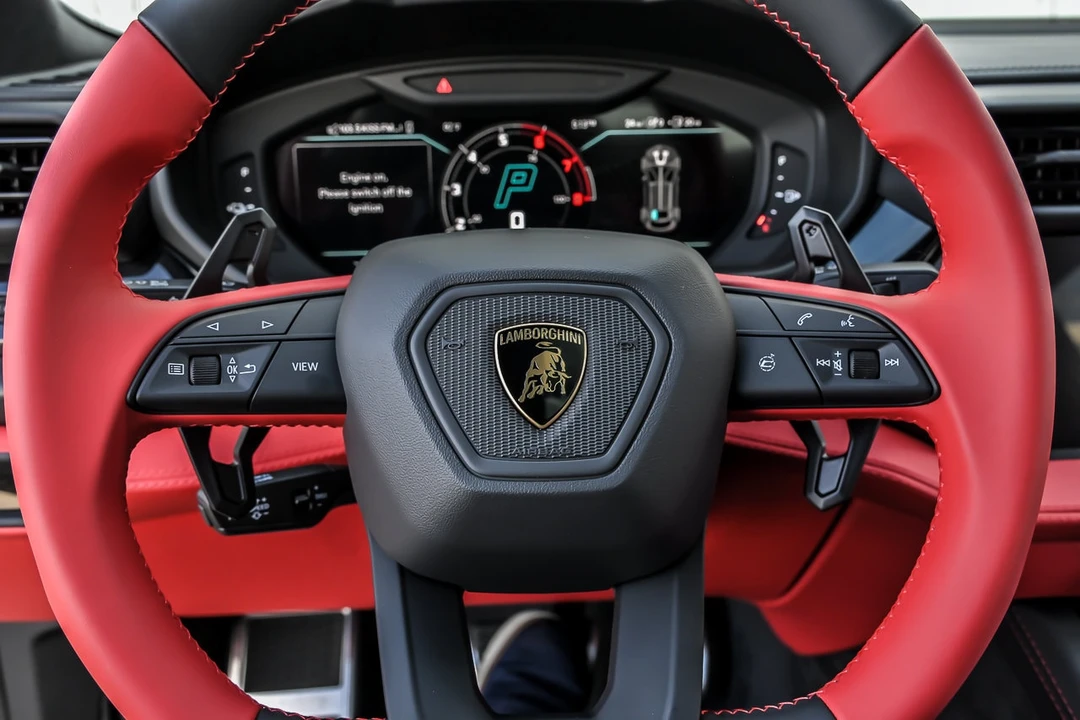 2026 Lamborghini Urus SE - Image 30 of 31