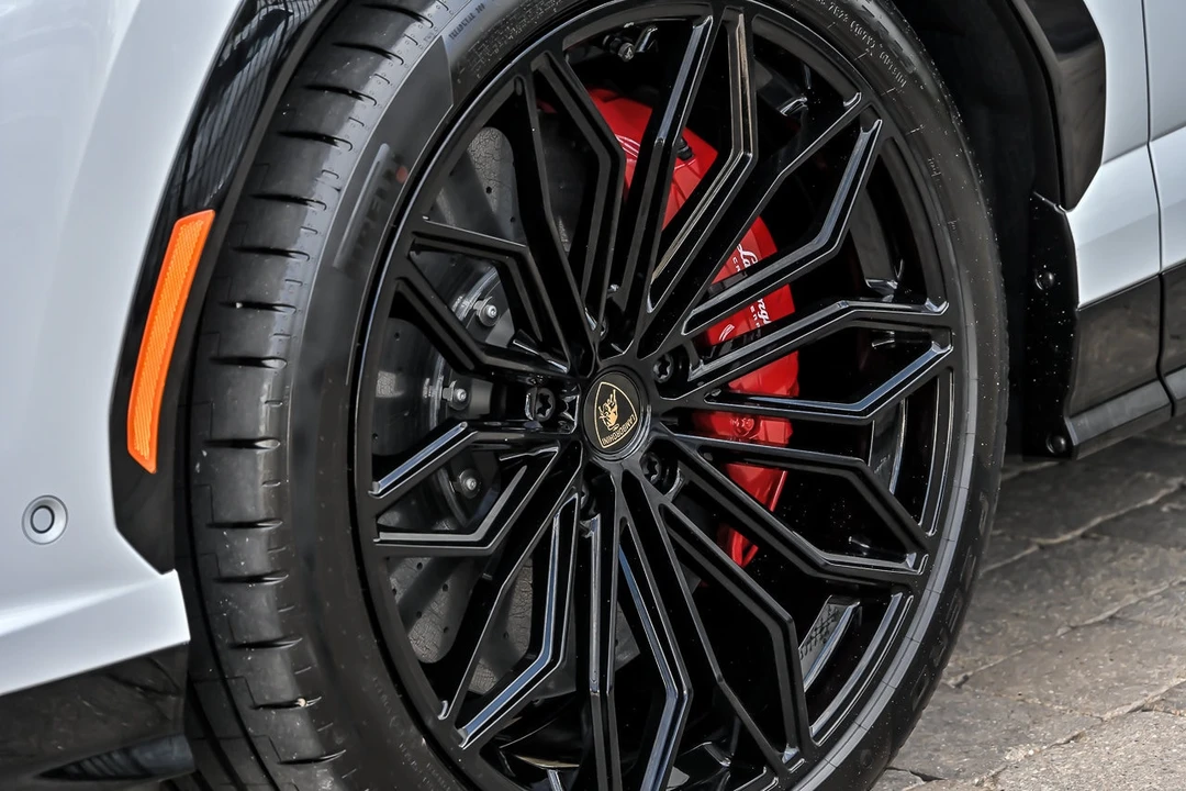 2026 Lamborghini Urus SE - Image 8 of 31