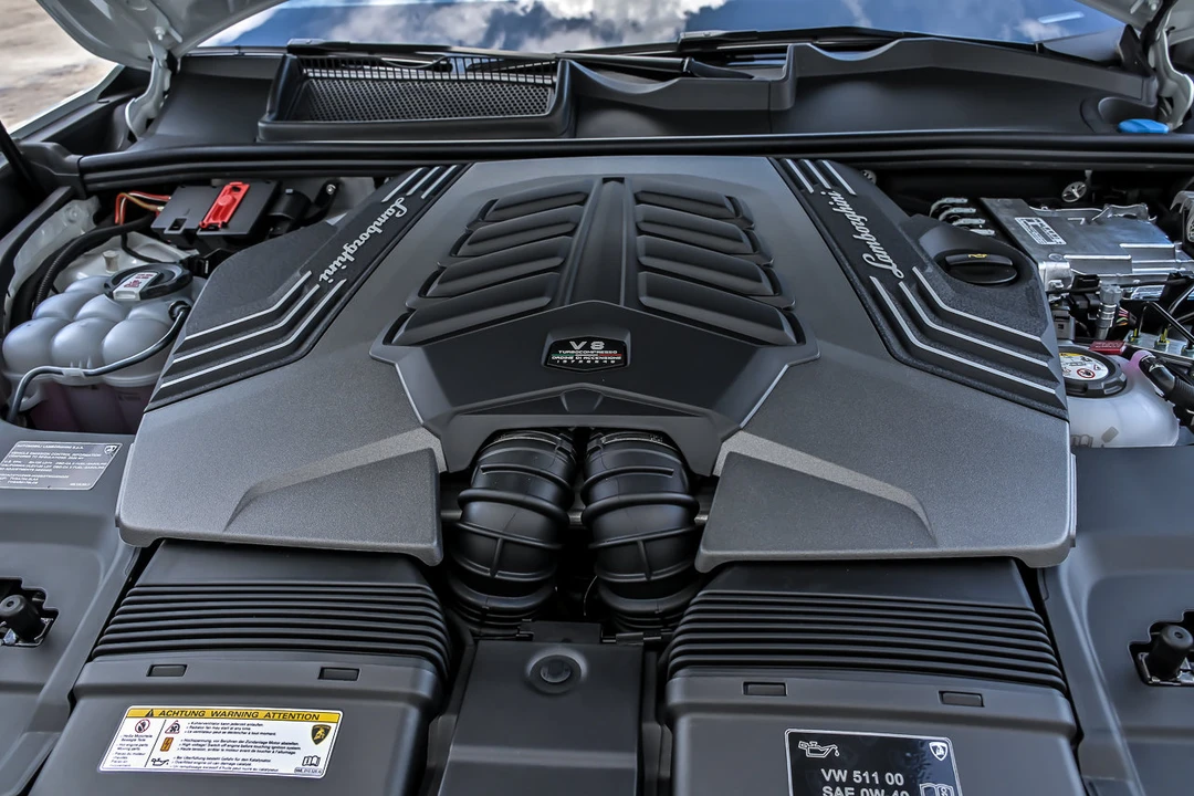 2026 Lamborghini Urus SE - Image 15 of 31