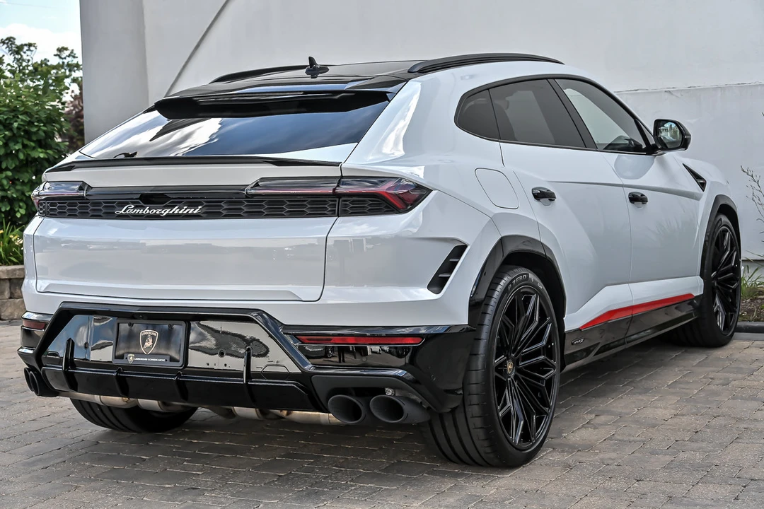 2026 Lamborghini Urus SE - Image 13 of 31