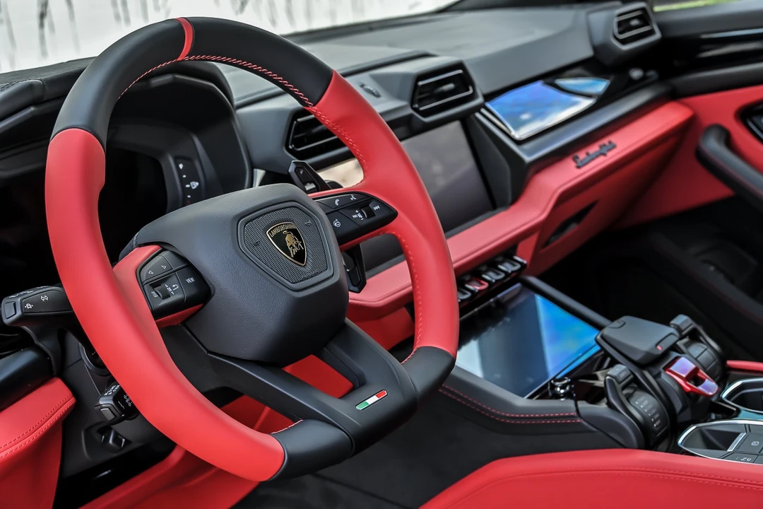 2026 Lamborghini Urus SE - Image 25 of 31