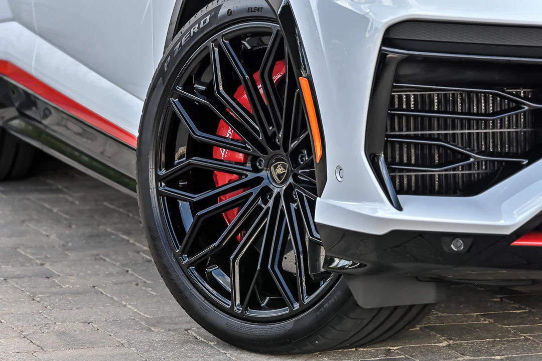 2026 Lamborghini Urus SE - Image 3 of 31