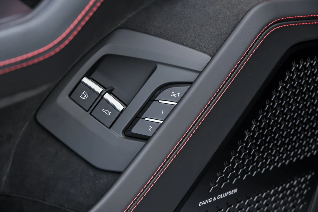 2026 Lamborghini Urus SE - Image 17 of 31