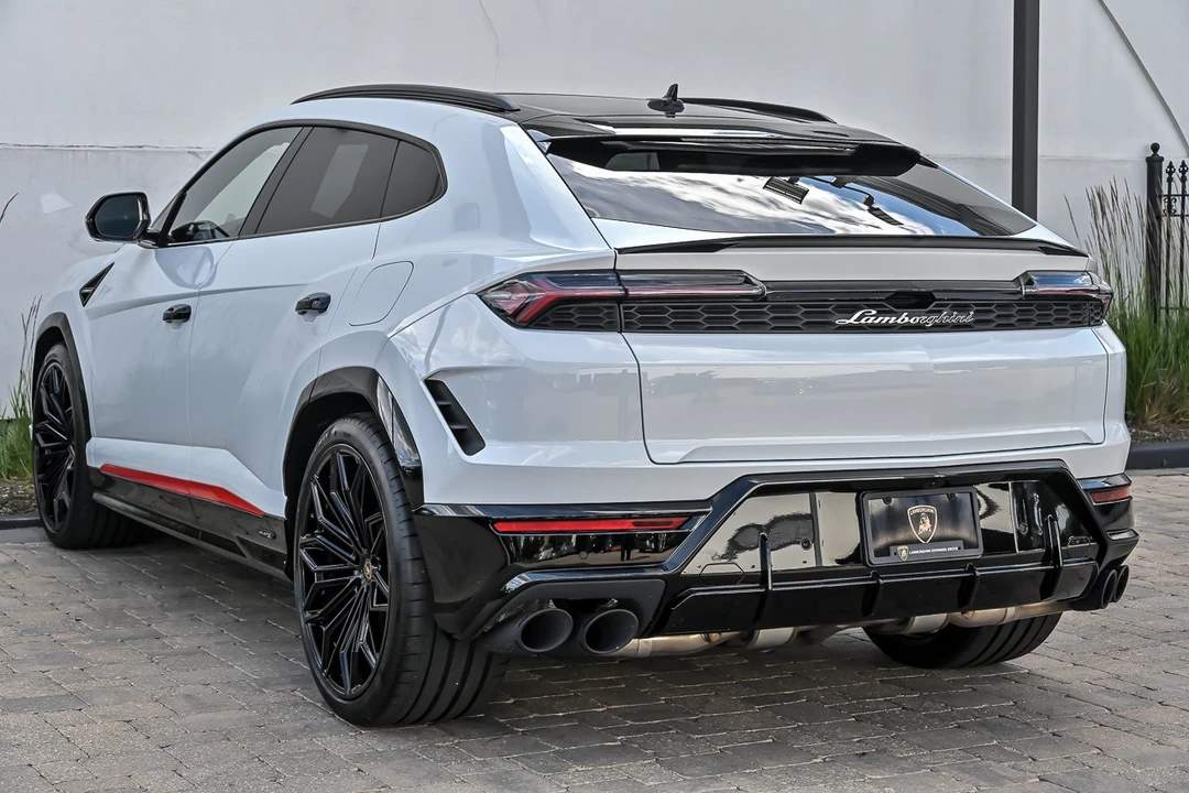 2026 Lamborghini Urus SE - Image 11 of 31