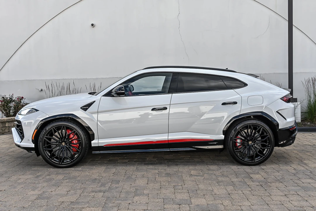 2026 Lamborghini Urus SE - Image 10 of 31
