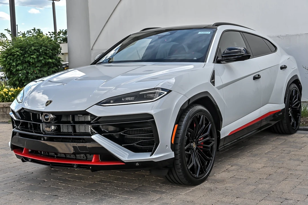2026 Lamborghini Urus SE - Image 5 of 31