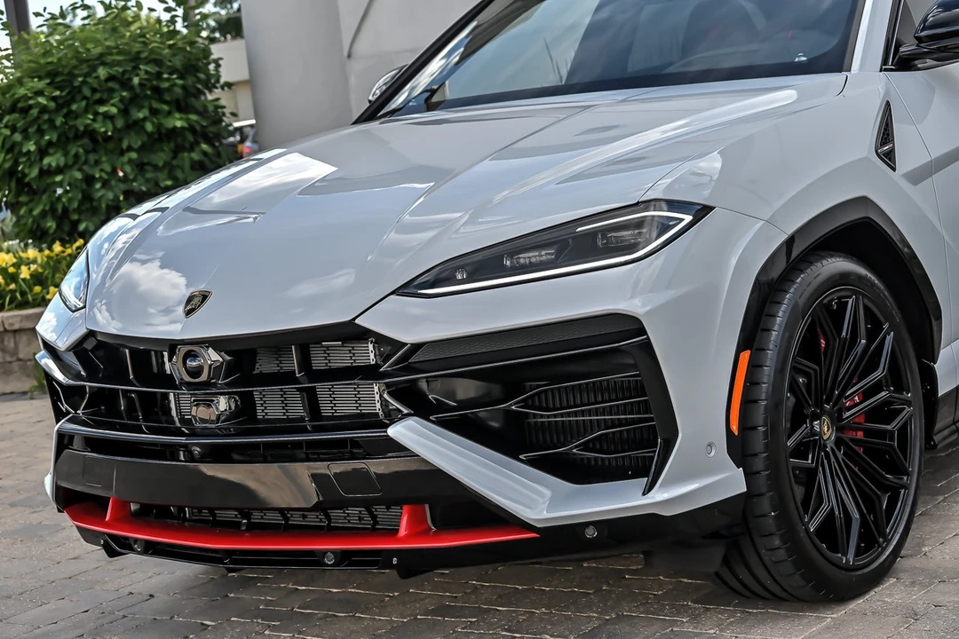 2026 Lamborghini Urus SE - Image 6 of 31
