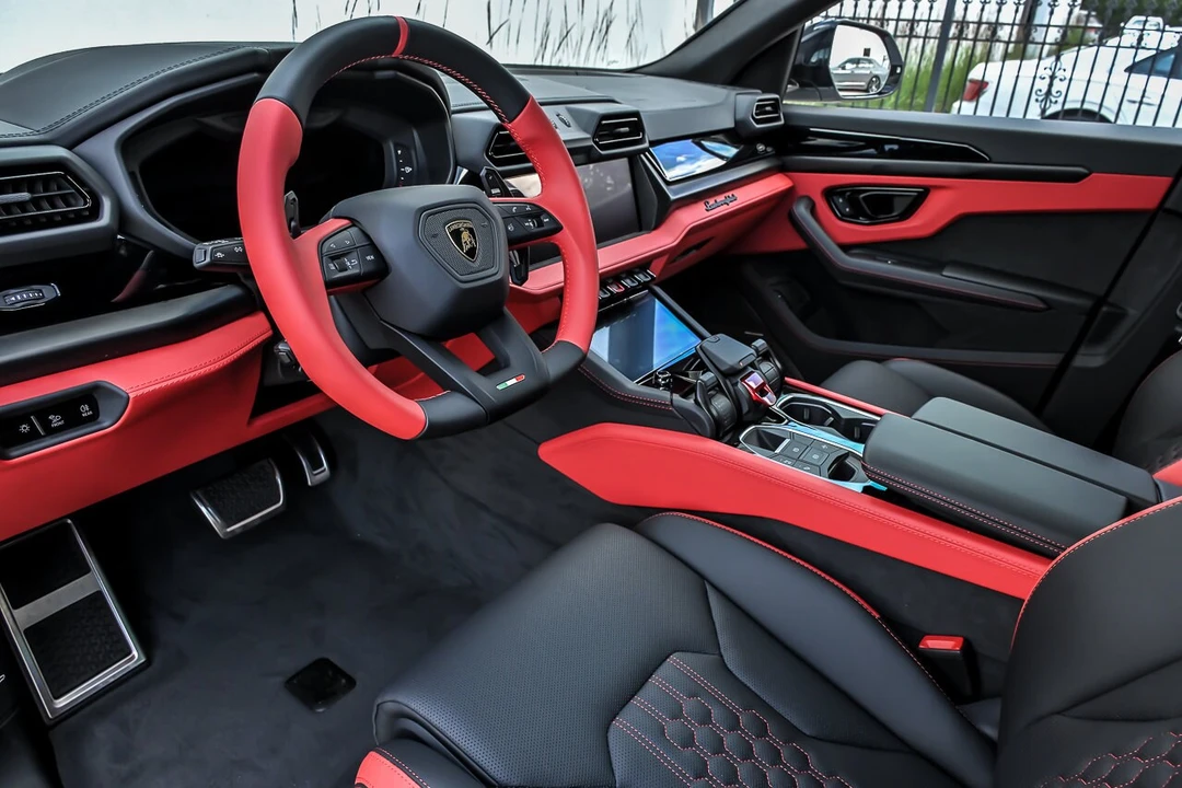 2026 Lamborghini Urus SE - Image 19 of 31